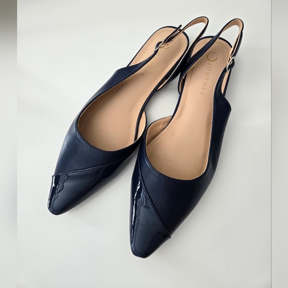 Journee Collection Women's Daphnne Slingback Pointed Cap Toe Flats. Navy. Size 1 - Picture 2 of 6